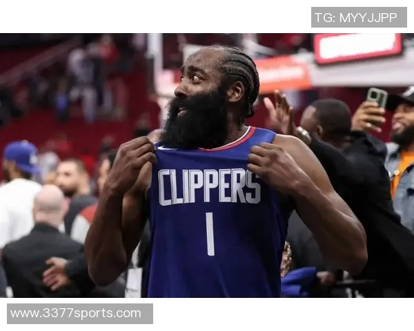 哈登赞范甘迪定制文化衫展现疯狂热情全力支持球队 哈登赞范甘迪定制文化衫展现疯狂热情全力支持球队