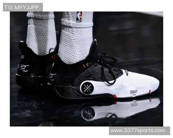 戈登今日穿搭JOKER1PE球鞋个人Logo设计引发球迷热议