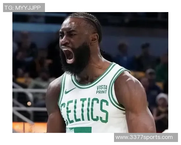 杰伦布朗半场表现全面9分9板6助助力球队攻防两端