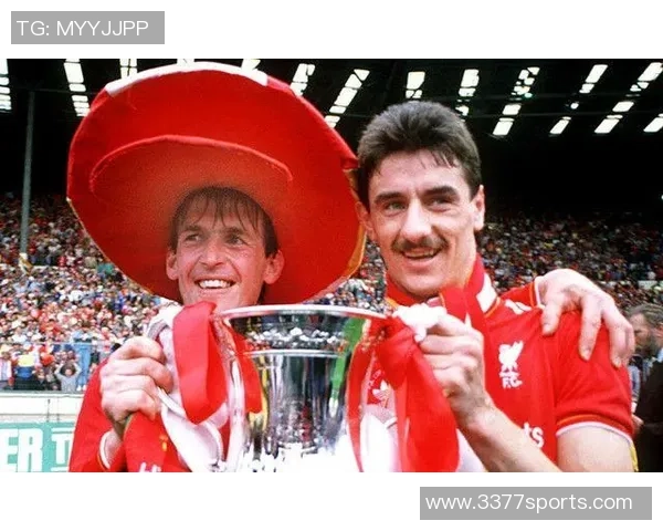 64岁红军名宿拉什与16岁女友订婚焕发新生活激情