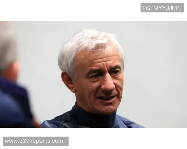 64岁红军名宿拉什与16岁女友订婚焕发新生活激情