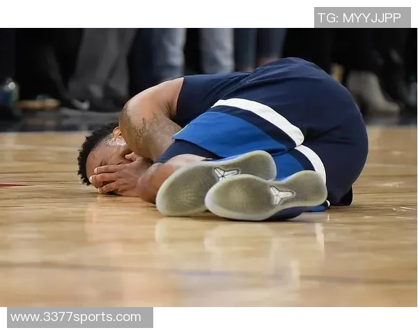 斯坦尼西奇训练中与塔争抢球后左膝受伤紧急离场引发关注